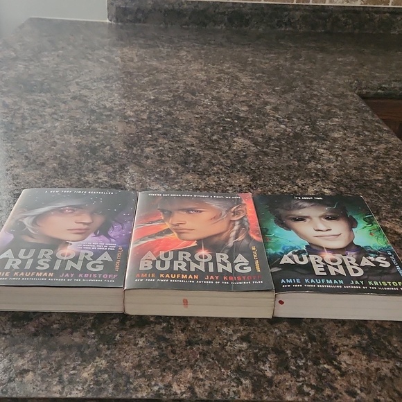 Aurora Rising 3 books - Picture 2 of 6